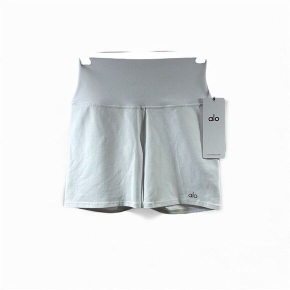 Alo NWT Biker Shorts in White Size S